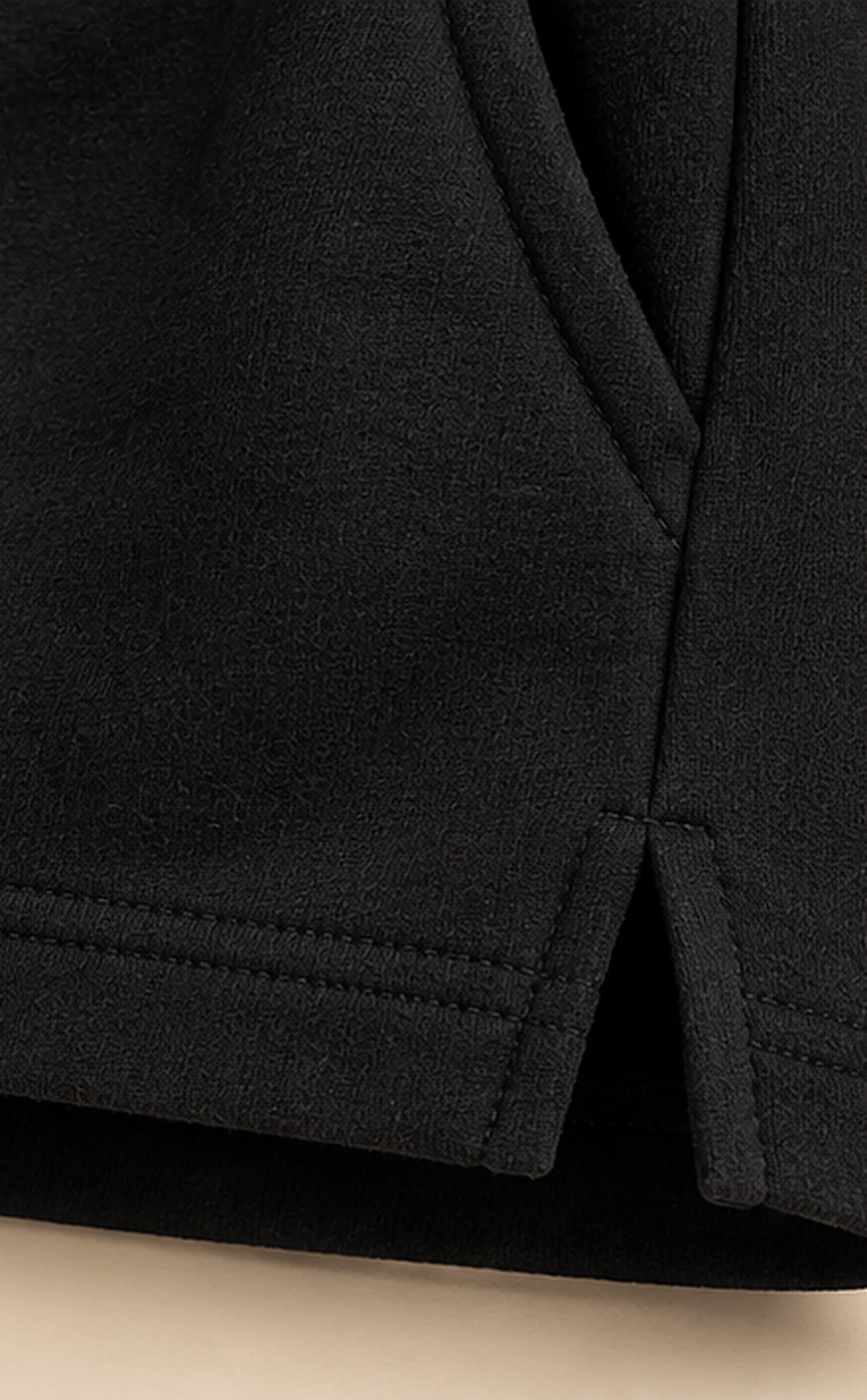 Classy Comfort Lightweight Shorts, close-up of the side pocket and the hem slit