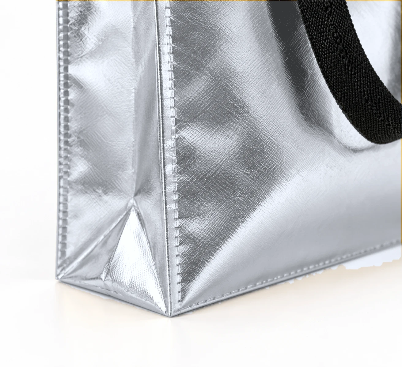 Coated bag, gusset close-up – Silver