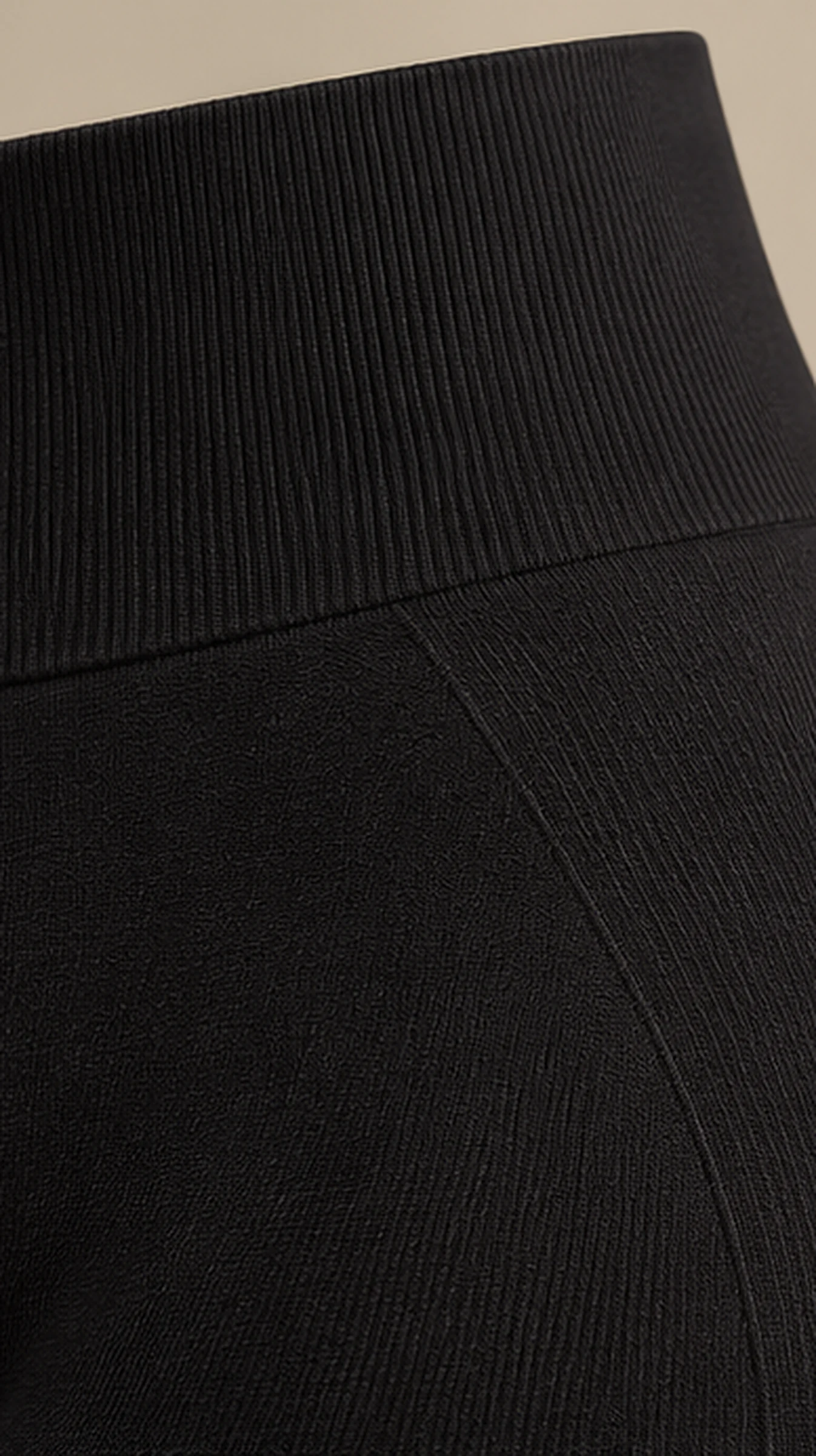 High Waist Classy Scrunch Leggings, close-up of the ribbed waistband and seat seam